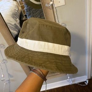 URBAN OUTFITTERS bucket hat